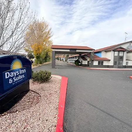 Days Inn & Suites By Wyndham Flagstaff I-40-3